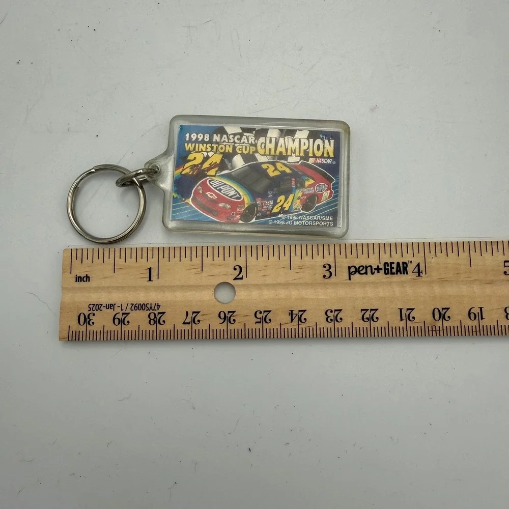 Vintage 1998 NASCAR Winston Cup Champion Jeff Gordon 24 DuPont Keychain Racing